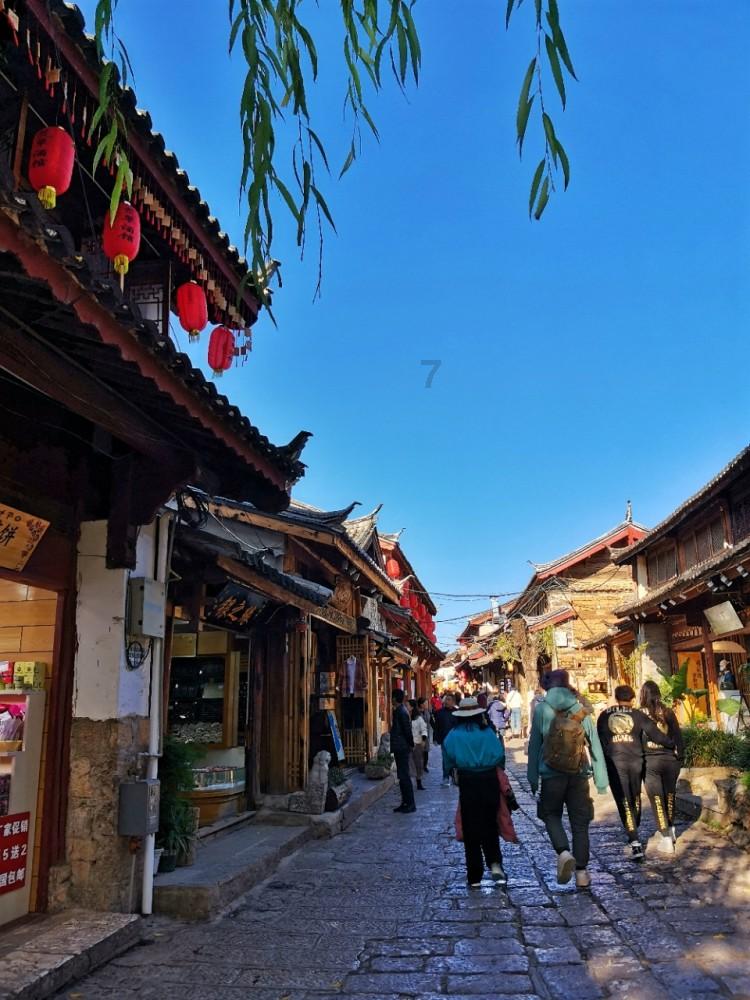 旋转的圆球